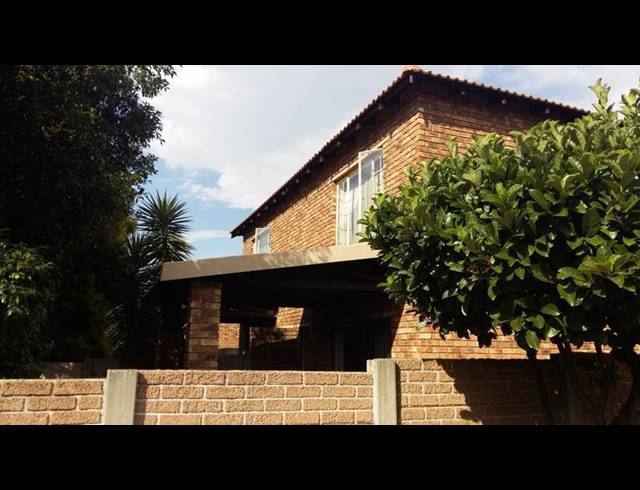 2 BEDROOM TOWNHOUSE FOR SALE IN ALLEN'S NEK